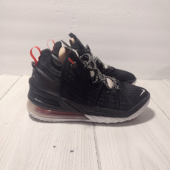 lebron 18 black university red